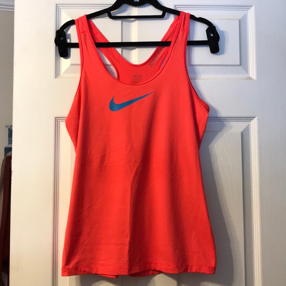 Nike pro workout top